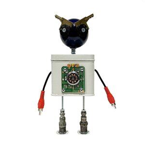 ARROW, a found objects robot sculpture